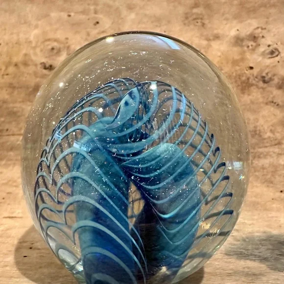 Vintage Robert Eickholt Glass Paperweight 1996 - Picture 7 of 9